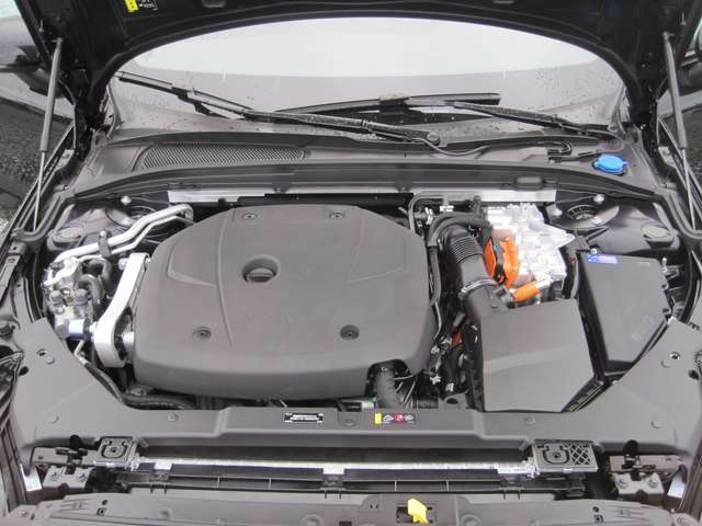Volvo  T6 Plus Dark Recharge Plug-In Hybrid AWD